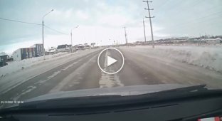 "Interceptor" without looking flew onto the main road in Magnitogorsk