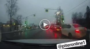 She took her children to a red traffic light right under the wheels of cars