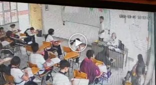 14-year-old student stabbed his teacher