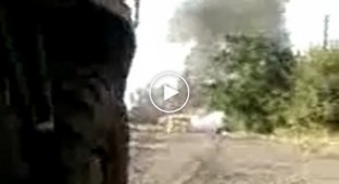 Украинские бойцы сожгли КамАЗ и автобус с российскими морпехами