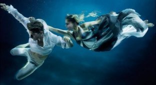Зена Холловэй: Подводные фотографии (14 фото)