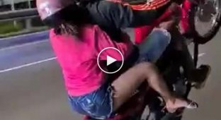 Смотри как я умею на мотоцикле