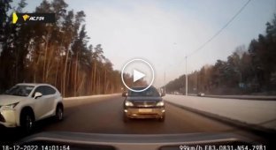 A motorist in a Lexus flew into a ditch near Novosibirsk