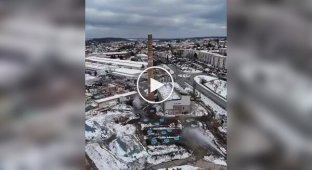 В Германии при сносе трубы включили водяные гейзеры против пыли
