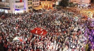 В Турции уволили 45 тысяч “недостаточно лояльных” к Эрдогану и заблокировали WikiLeaks