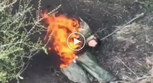 Russian invader burns alive on the battlefield