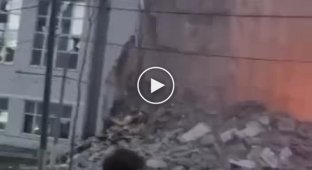 Мрази россияни атаковала здание в Днепре