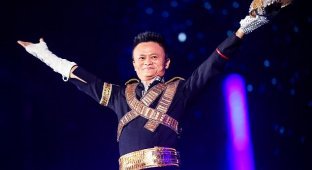 Самый богатый человек Китая станцевал на корпоративе в образе Майкла Джексона (3 фото + 1 видео)