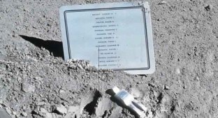 “Павший астронавт” – маленькая алюминиевая статуя на Луне (2 фото)