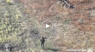 A Russian invader runs away from a drone of the Presidential Brigade fighters