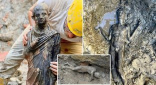 "A discovery that will rewrite history": two dozen 2000-year-old bronze statues in excellent condition found in Italy (11 photos + 1 video)