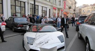 Лихач на Lamborghini устроил аварию в Санкт-Петербурге (8 фото)