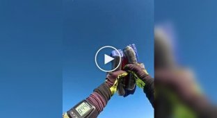 Экстремал испытал дешевый парашют с Amazon — он не раскрылся!