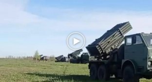 Первое видео румынской 122-мм РСЗО АПР-40 на базе советской системы БМ-21 Град в Украине
