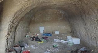 The robber was hiding from justice in a cave for 14 years (4 photos + 1 video)