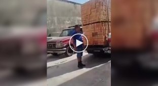 Навалив цегли