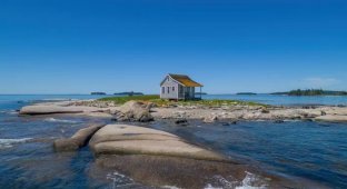And the toilet is outside... Who dared to settle on a small private island that they could not sell for a long time (7 photos)