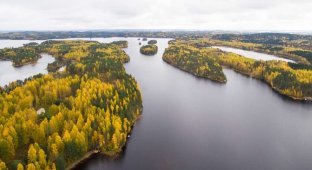 How much can you buy a couple of islands on a lake in Finland (4 photos)