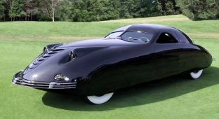 The Phantom Corsair "Car of Tomorrow": A Stunning Blend of Beauty and Impracticality (11 Photos)