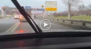 Strange accident with a truck on Rublevsky highway in Moscow