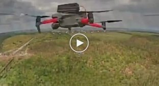 Українські FPV-дрони збивають пару російських квадрокоптерів на Бахмутському напрямі