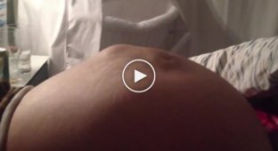 Движение малыша в животе беременной женщины