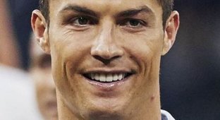 Cristiano Ronaldo changed his haircut (2 photos)