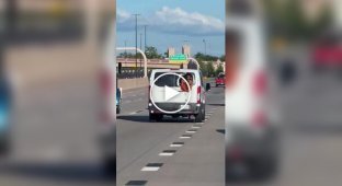 Oklahoma prisoner tried to escape from a prison van through a broken window