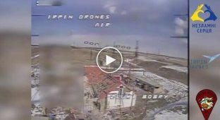 Российский солдат бросил палку в дрон, но не заметил другой, летевший прямо в него