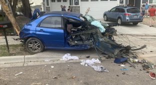 Двигатель, коробка передач и водитель отделились от Subaru во время сильной аварии (7 фото)