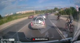 Collision of a cyclist in a turning car