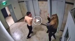 Drunk resident of Voronezh beat his girlfriend in the entrance
