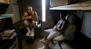 Тюрьма в Калифорнии: отделение строгого режима (21 фото)
