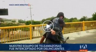 In Ecuador, gangsters robbed journalists during a live broadcast