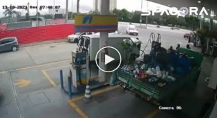Explosion of a gas cylinder at a gas station in Brazil