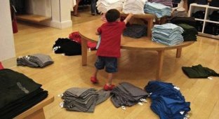 10 снимков, доказывающих, что детей не стоит брать в магазины (9 фото + 1 гиф)