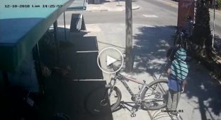 The guy decided to take the bike without a saddle