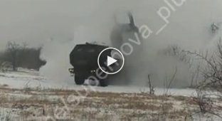 M142 HIMARS on a snowy field shoots at the invaders