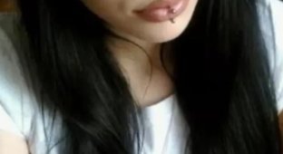 From a Cute Girl to a Dinosaur (5 photos)