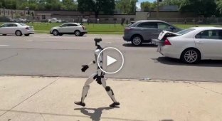 A Lost Robot Was Filmed in Detroit