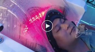 В Китае появились салоны красоты, где роботы с ИИ моют головы клиентам