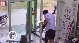 Hairdresser came to the aid of a girl who swallowed a coin