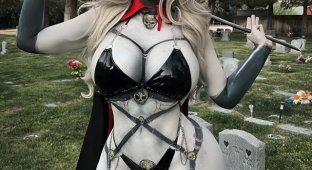 Playboy model Amanda Nicole in a hot image of the comic-character Lady Death (8 photos + video)