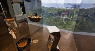 A panoramic toilet overlooking the bay was closed due to a military base in Norway (3 photos)