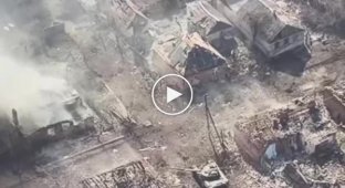 Archival footage of the battles for Bakhmut, a Russian soldier misses with an RPG at a Ukrainian T-64BV tank