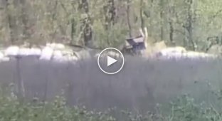 Украинский снайпер уничтожает российского военного на Донбассе