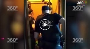 В Москве неадекватный бугай напал на полицейских при задержании