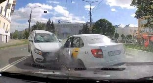 Массовое ДТП в Чебоксарах на улице Карла Маркса (4 фото + 1 видео)