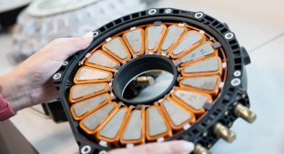 У Британії створили найпотужніший у світі 13-кілограмовий електродвигун (3 фото)