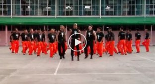 Amazing dance of prisoners in memory of Michael Jackson